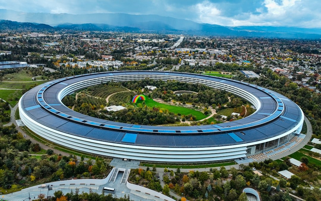 John Ternus nuovo CEO Apple: chi è e cosa cambierà dal 2026