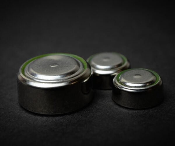 Batterie stato solido: scoperta la vera causa dei cortocircuiti