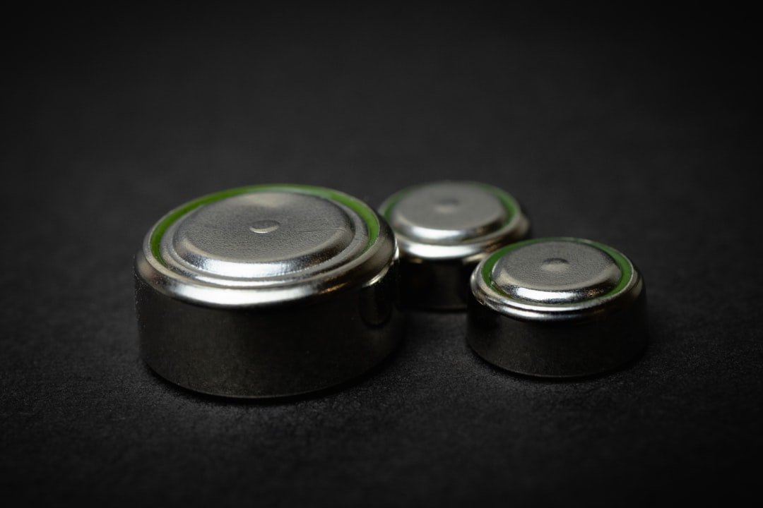 Batterie stato solido: scoperta la vera causa dei cortocircuiti